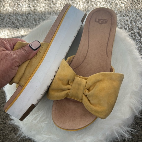 UGG • Yellow Bow Suede Slip On Sandals • 7.5 • - Picture 3 of 9